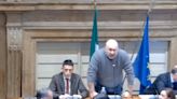 Escándalo en Italia por las frases machistas y groseras de un alcalde en plena sesión