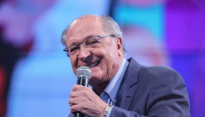 Brasília Hoje: Alckmin presta socorro a passageira que passou mal em voo para São Paulo