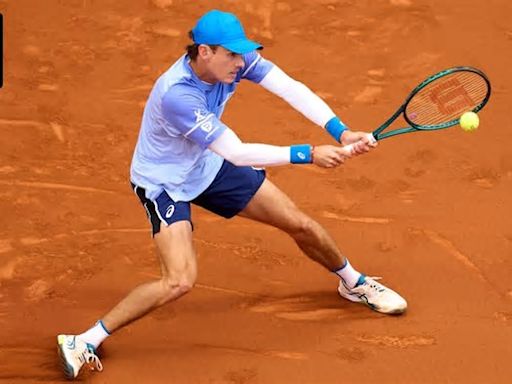 Alex de Minaur loses to French teenager Arthur Fils in straight sets at Barcelona Open