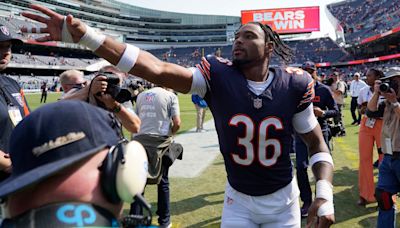 Jonathan Owens scores Bears' first TD of the season on blocked punt return