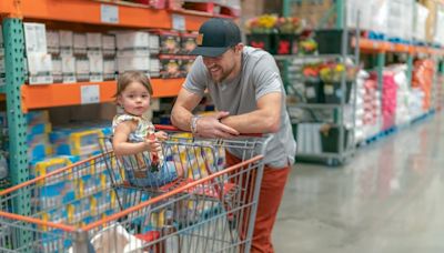 Costco's Hot Dog Is Still $1.50, but Membership Fees Are Going Up. Should You Buy the Dividend Stock Now?