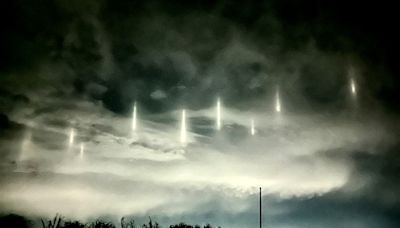 日本天空飄「9道光柱」，宛如科幻片成真...奇景瘋傳原因曝光：是真的！