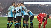 Racing derrota ‘in extremis’ a Riestra y se afianza como líder del fútbol en Argentina