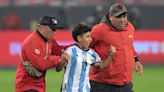 Lo que no se vio de la victoria de la Argentina en Perú: el medido festejo, “el fútbol engaña” y los aplausos a Messi de madrugada