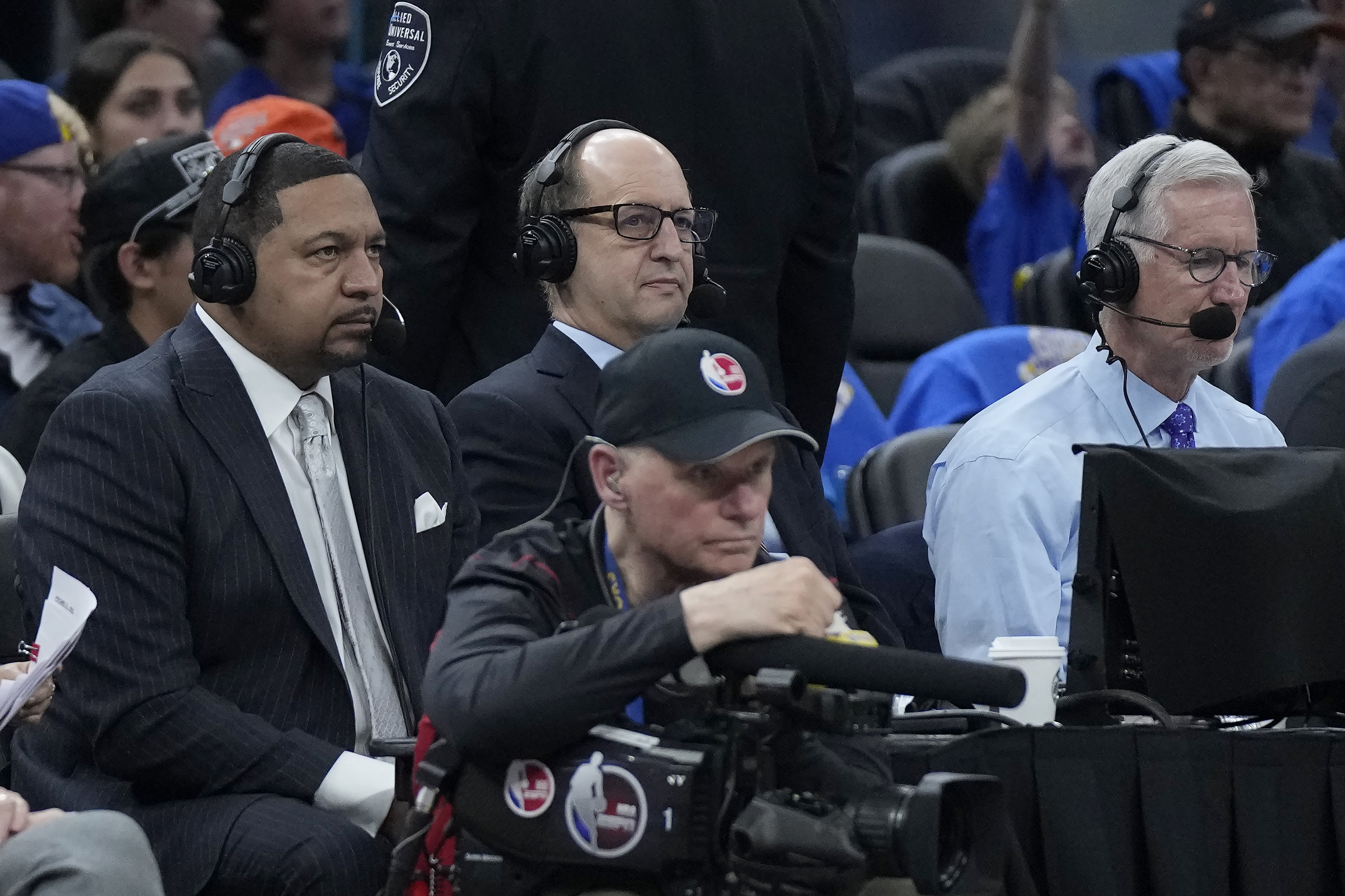 Jeff Van Gundy joins Clippers as lead assistant to coach Tyronn Lue