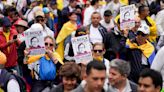 Miles de opositores protestan en Colombia y Petro insiste en que buscan "derrocar" su gobierno