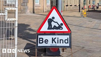 'Be Kind' road sign appears on Hull street