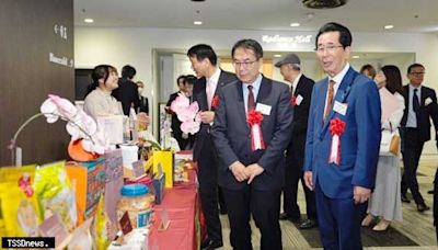 臺南鳳梨上架日本山口丸久超市 黃偉哲率團展示多元農漁特產