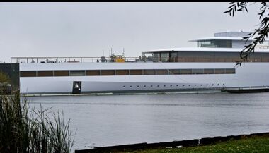 Jobs’s Boat and Mexican Billionaire’s Yacht Get Into Fender Bender