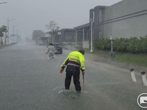 高雄暴雨狂灌 藍白粉狂酸 呂秋遠轟：在災民傷口灑鹽 連人性都沒有！