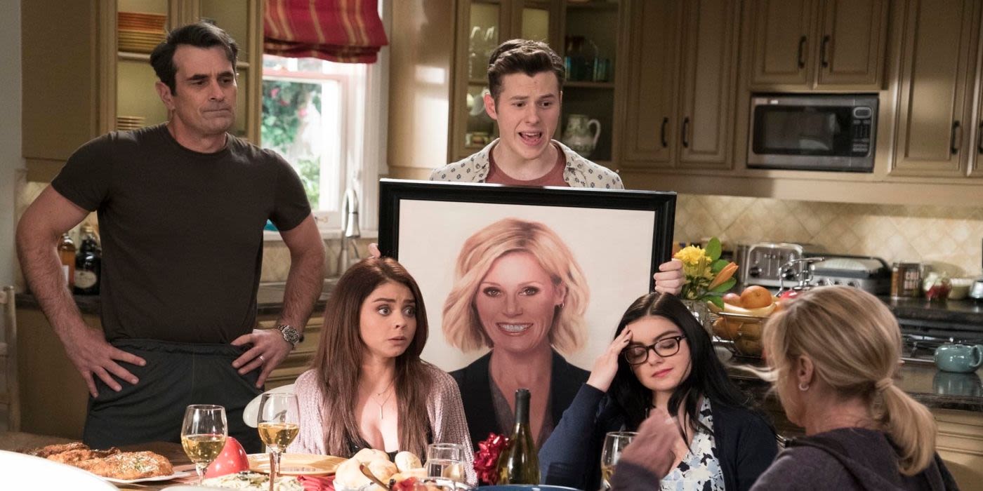 Another 'Modern Family' Star Reacts To Those Reunion Rumors