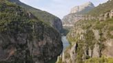 Una de las rutas más impresionantes de España: pasarelas y puentes colgantes a través de un cañón con unas bonitas vistas