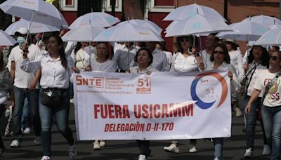 Trabajadores piden disminución de jornada laboral en desfile por el Día del Trabajo