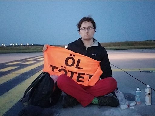 Detenidos ocho activistas climáticos que irrumpieron en pistas de aeropuerto de Fráncfort