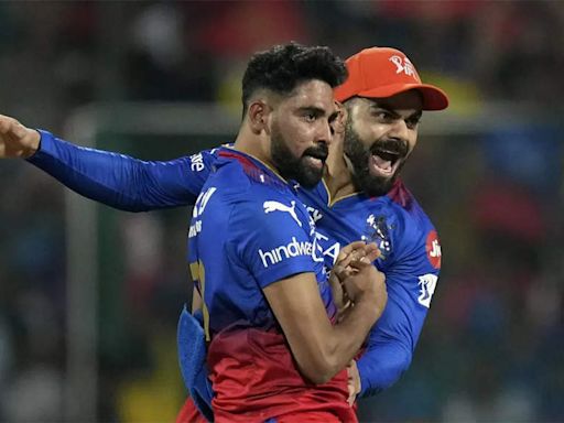 'Bol mujhe bas stump dikh raha hai' - Virat Kohli's leg-pulling act on Mohammed Siraj goes viral | Cricket News - Times of India