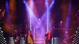 La propuesta "Disco Saturday Night" hace bailar al teatro Jovellanos