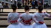 Russian ballet dancers excluded from NYC gala due to protests - photos