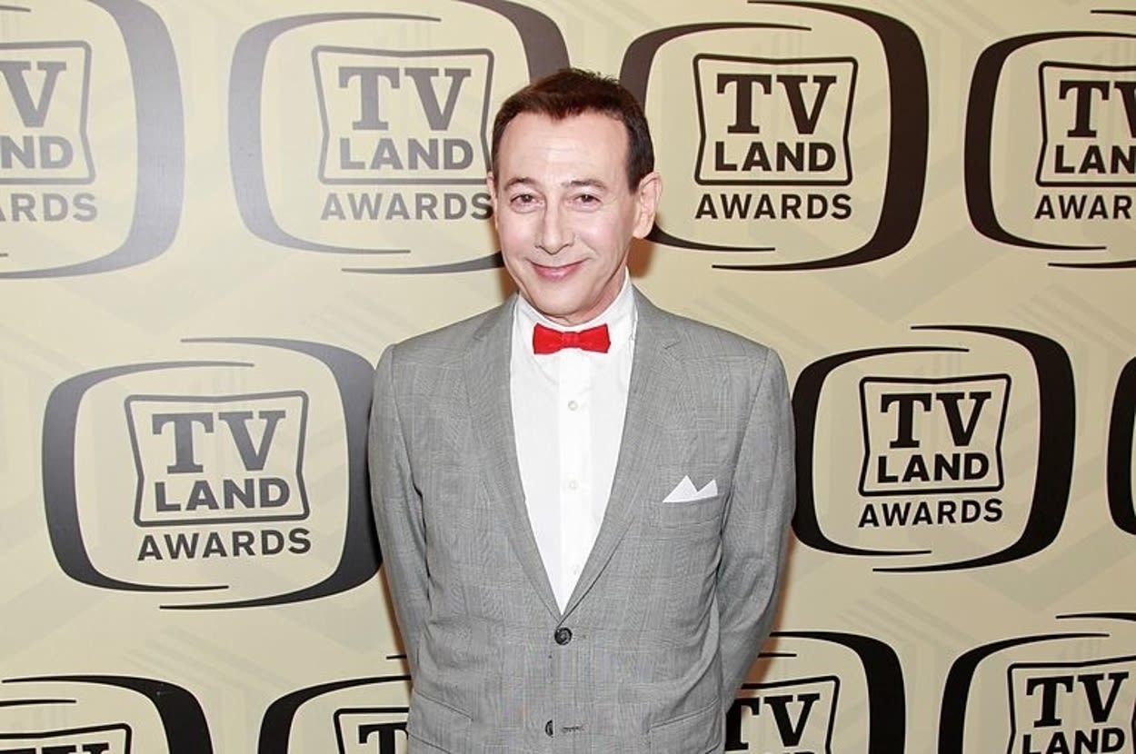 Paul Reubens' House Looks Absolutely Nothing Like Pee-Wee's Playhouse, But There Is A Cat Patio