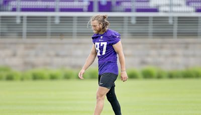 With Hockenson out, Vikings keeping close eye on his backups