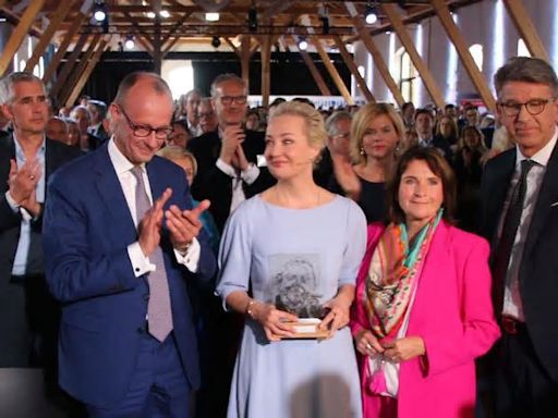 Julia Nawalnaja erhält auf dem Ludwig-Erhard-Gipfel am Tegernsee den Freiheitspreis der Medien