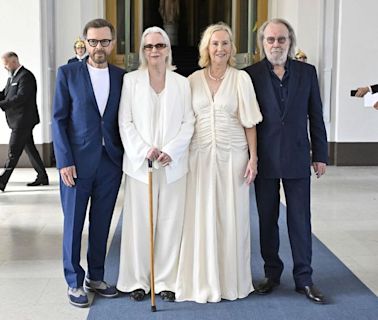ABBA feiern Ritterschlag für Popkarriere, die mit Sieg bei Eurovision begann