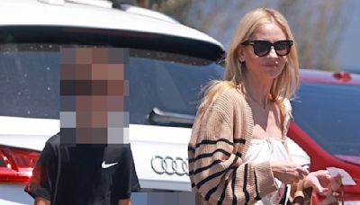 Sarah Michelle Gellar keeps her cool in frayed denim shorts