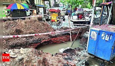 Kolkata Municipal Corporation urges agencies to immediately fill up dangerous road pits | Kolkata News - Times of India
