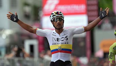 Narváez outsprints Giro d'Italia favorite Pogačar to win opening stage in Turin