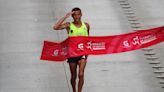 El emotivo homenaje de Mauricio Flandez, el sargento de Carabineros que fue el mejor chileno del Maratón de Santiago - La Tercera