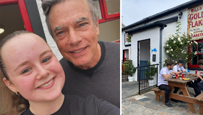 Hollywood star Peter Gallagher swaps the OC for a taste of Downings! - Donegal Daily