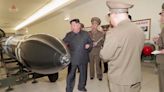 Coreia do Norte revela novas ogivas nucleares; porta-aviões dos EUA chega à Coreia do Sul