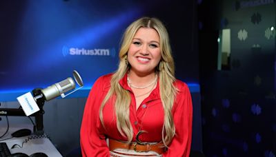 Kelly Clarkson Might Be Pushed Back Into the Dating Scene by This A-List Country Couple