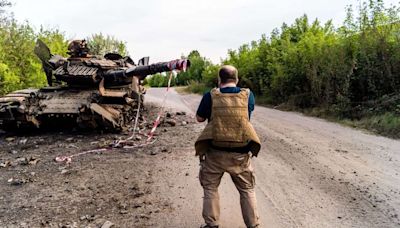 Guerre en Ukraine : Des frappes meurtrières et des épouses de soldats mobilisées au 831e jour
