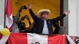 Crecen las dificultades para presidente de Perú y su familia