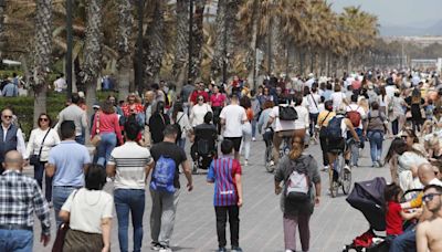 Los turistas extranjeros duplican la subida del gasto de los domésticos