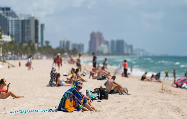 Can you swim naked at the beach in Miami? Smoke, sleep or drink? What the laws say