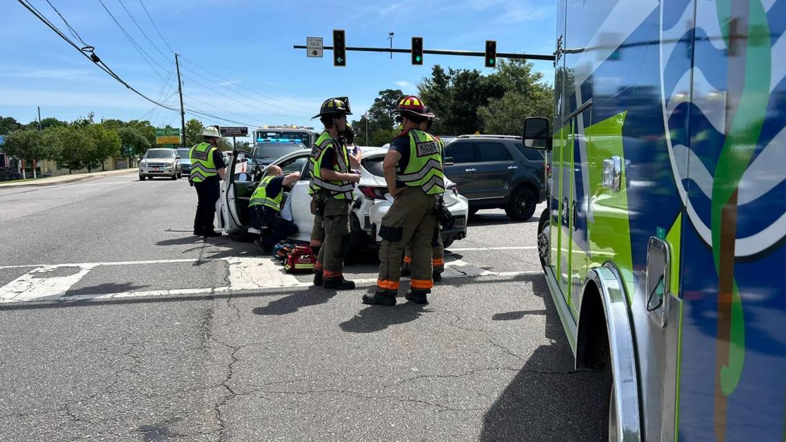 Sunset Boulevard collision causes lane closures and congestion in Lexington