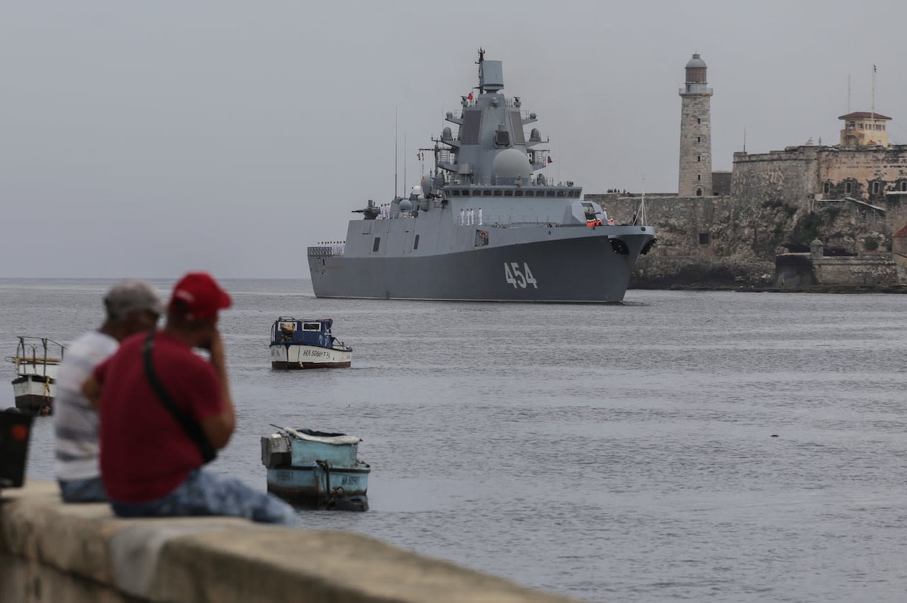 Minister defends Canadian navy ship's visit to Cuba with Russian vessels in port