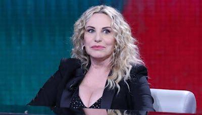 Antonella Clerici nel mirino di Daniela Martani: “Ma ha mai provato un vegano a letto?”