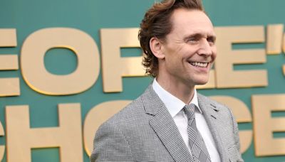 Nuevas imágenes de Tom Hiddleston en Colombia: qué está haciendo y en dónde está