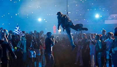 Tom Cruise jumps from the ROOF of Stade de France for flag