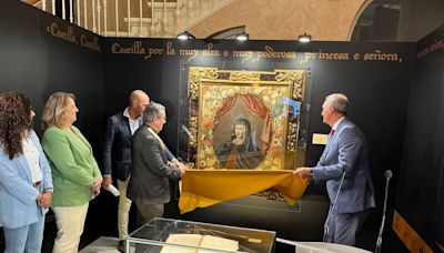 La nueva exposición "Yo, la Reyna", sobre Isabel la Católica, se puede visitar en el zaguán del Ayuntamiento de Segovia