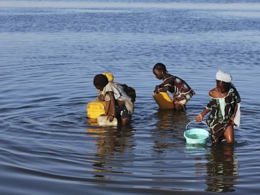 Der Welt-Klima-Ticker von FOCUS online Earth - Dürre zwingt Frauen zu längerem Wasser-Schleppen - doch es gibt eine Lösung