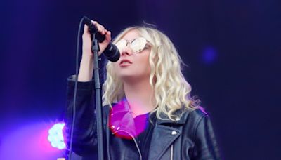 La chanteuse Taylor Momsen attaquée et mordue en plein concert par un animal à la mauvaise réputation