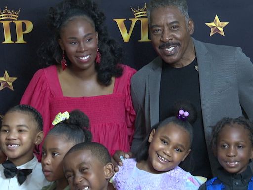 Actor Ernie Hudson speaks to students in hometown of Benton Harbor