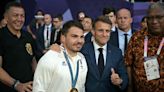 Macron festeja primeiro ouro da França no gramado e exalta seleção de rúgbi por quebrar tabu: 'Com bravura'