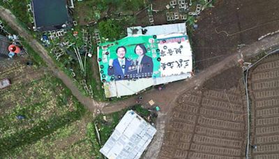 豪雨襲台！梨山驚見賴清德、吳音寧競選看板 為老農遮風擋雨