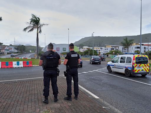 Francia prepara estado de emergencia para territorio en el Pacífico por fuertes disturbios