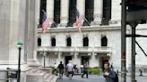 Wall Street sufre marcada caída y registra su peor semana en casi 18 meses