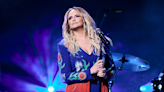 Miranda Lambert Selfie: Fans Accuse Singer of ‘Scolding’ Them For Taking Pics